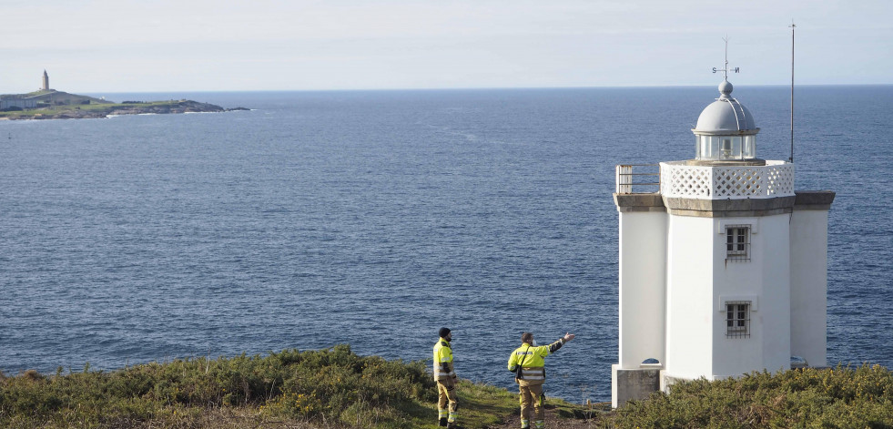 Continúa el operativo para tratar de encontrar a la desaparecida en el entorno del faro de Mera