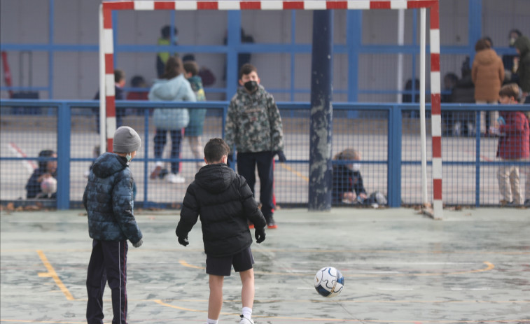 Los niños podrán estar sin mascarilla en el patio del colegio desde el jueves