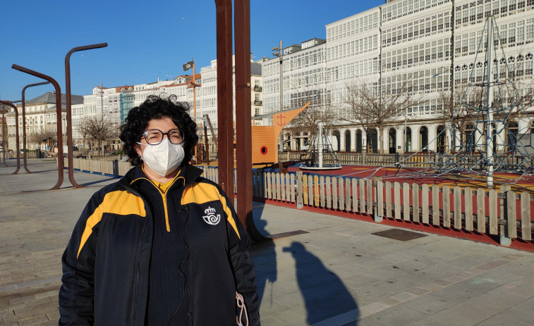 Paloma Martínez, cartera en A Coruña, protagoniza un vídeo de Correos para promocionar el Camino Inglés