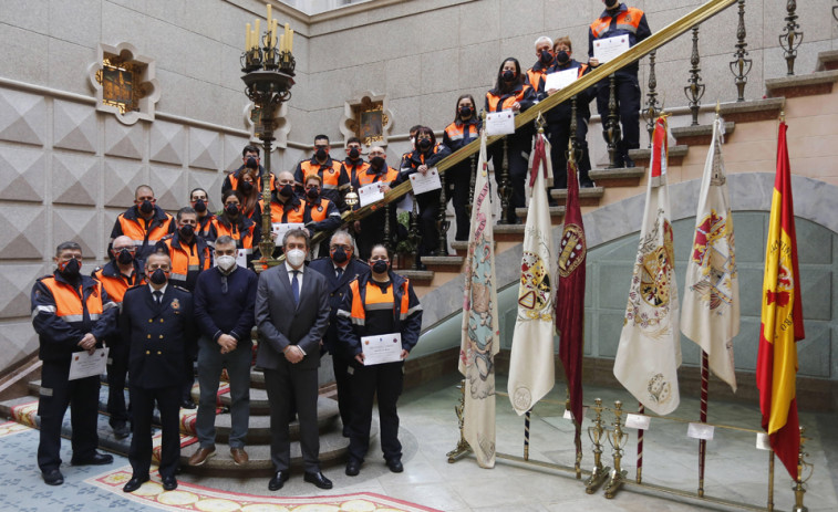 Los voluntarios de Protección Civil reciben un homenaje por  su labor durante la pandemia