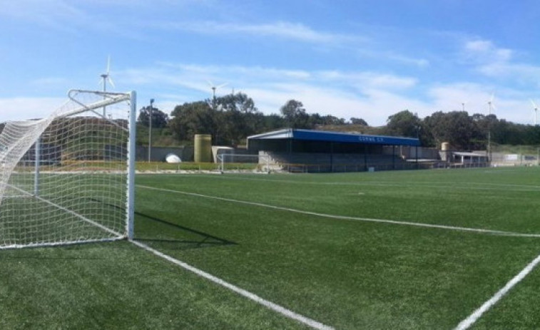 Fallece un jugador del Corme de veteranos que vivía en A Coruña tras sentirse indispuesto en el partido