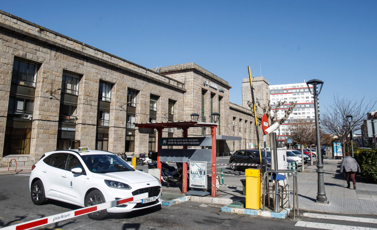 La estación de tren es el destino más demandado por los usuarios del taxi