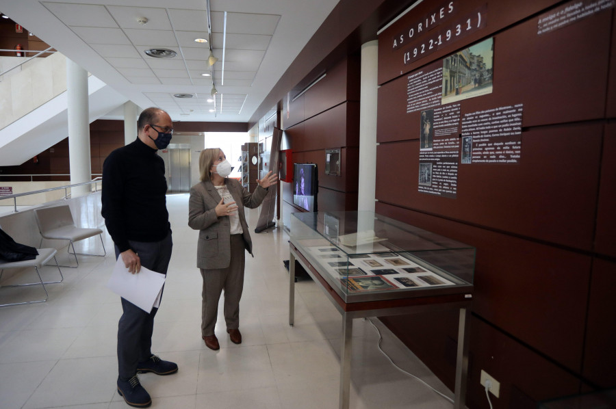 Anxo Lorenzo inaugura en la biblioteca Miguel González Garcés la muestra dedicada al centenario de María Casares