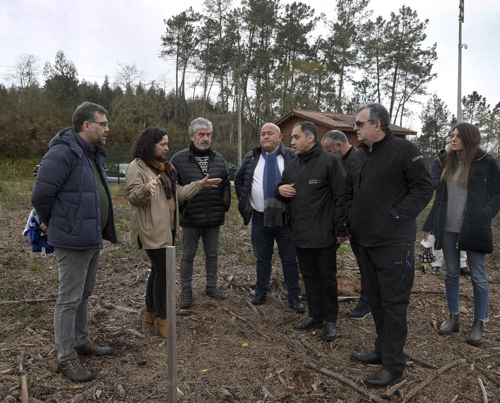 Belén do Campo (segunda por la izquierda) se reunió con los alcaldes en Cecebre