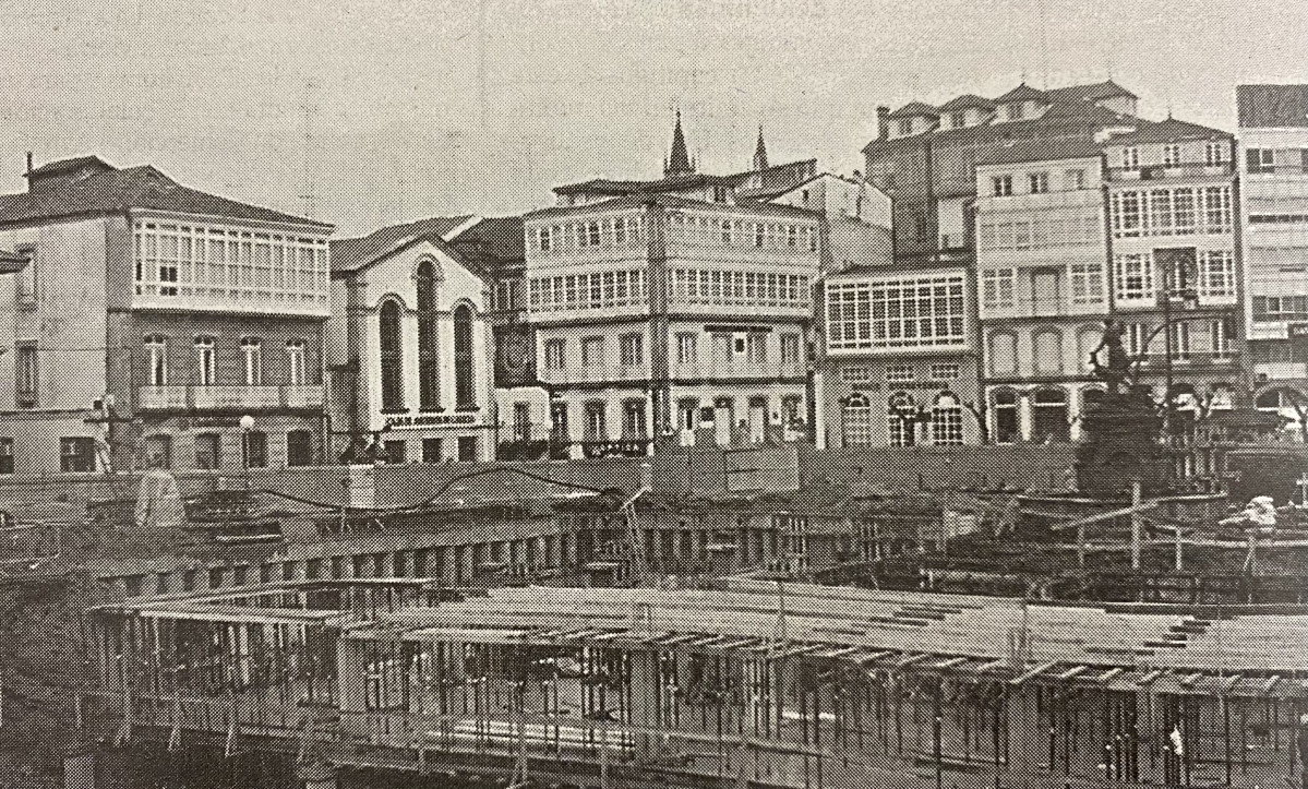 Obras del parking de la plaza Garcu00eda Hermanos en Betanzos en 1997