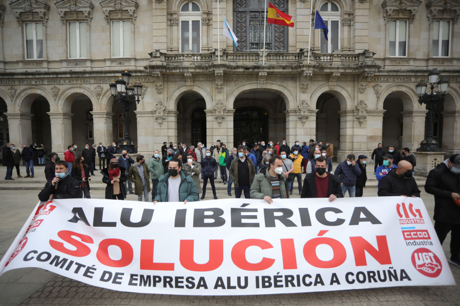 Trabajadores de Alu Ibérica denuncian la “traición” de las Administraciones a la planta