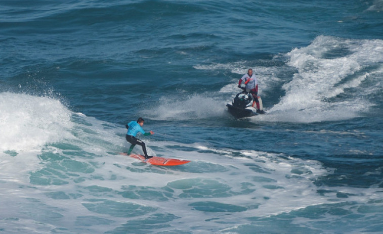 Laureano estrena palmarés de Coruña Big Waves; Juan Díaz, campeón España