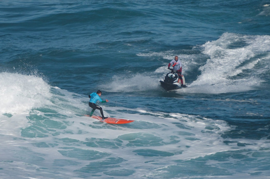 Laureano estrena palmarés de Coruña Big Waves; Juan Díaz, campeón España