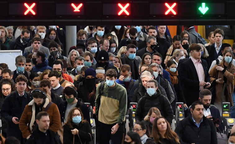 Los enfermos de covid ya no deberán aislarse en Inglaterra desde el jueves