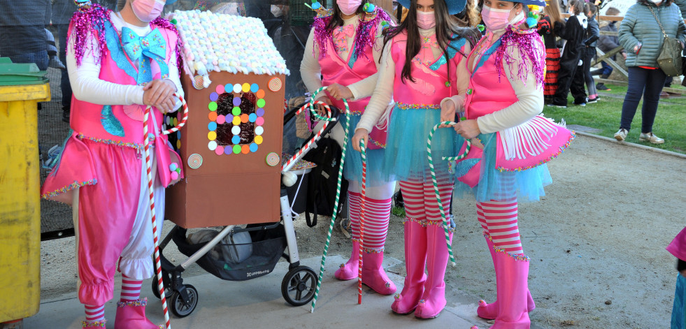 Oleiros vive el Carnaval con una fiesta infantil y música de Los Satélites