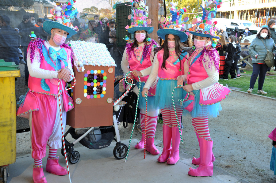 Oleiros vive el Carnaval con una fiesta infantil y música de Los Satélites