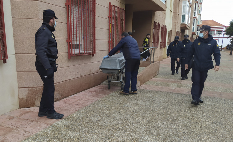 Detenido un policía local de Ceuta tras la muerte de su esposa por disparos en su domicilio