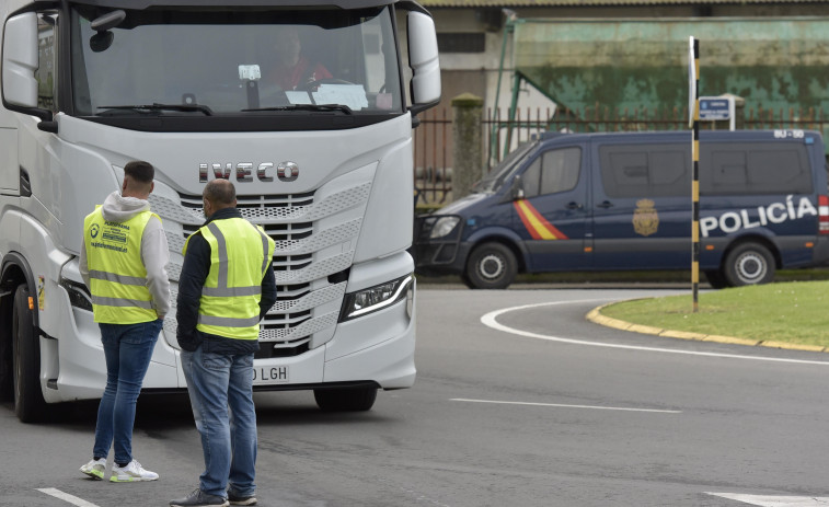 Cortes de carretera aislados y escasa incidencia en la huelga de transporte