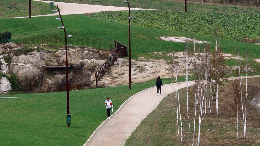 Un aparcamiento en superficie de medio millón de euros concluirá el parque de Adolfo Suárez