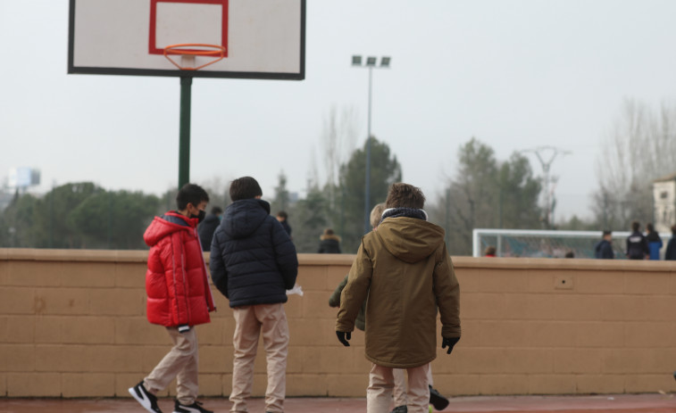 Galicia prepara la nueva vigilancia de covid-19 y retira la mascarilla en patios