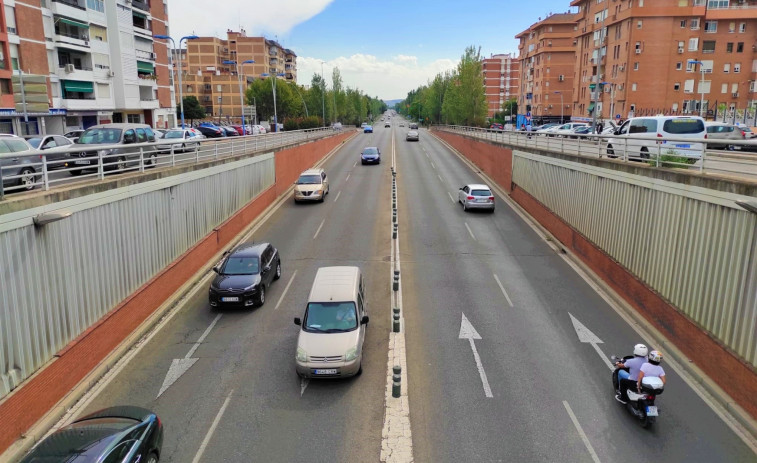 La reforma de Tráfico elimina desde el lunes el margen de 20 kilómetros para adelantar en carretera convencional