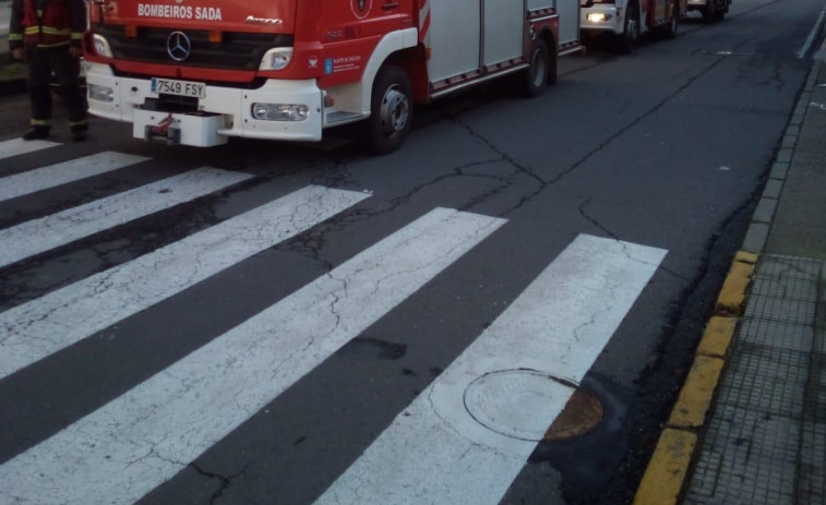 Tres heridos después de un choque frontal entre dos vehículos en Sada