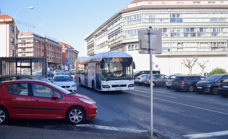 Arteixo invertirá casi 400.000 euros en marquesinas y postes inteligentes en paradas de bus