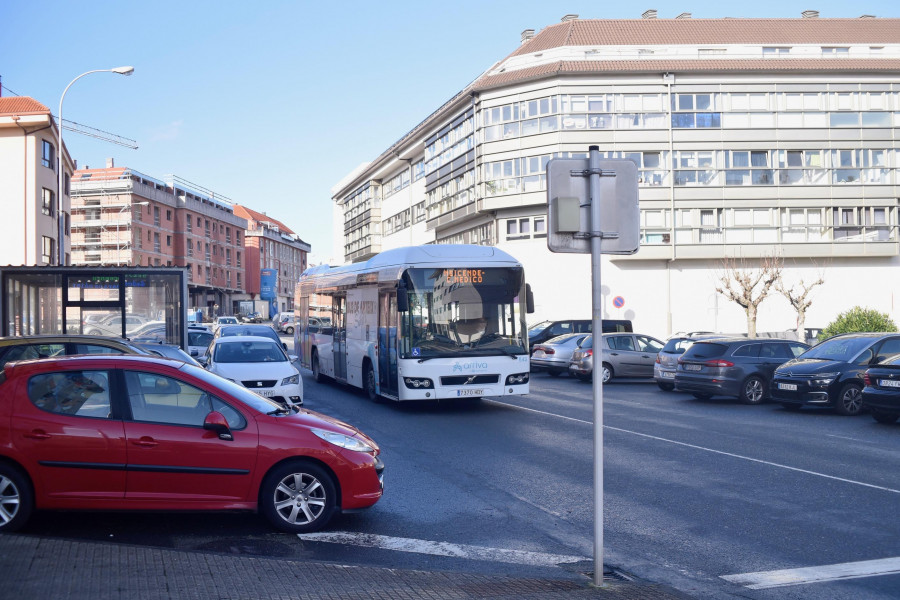 Arteixo invertirá casi 400.000 euros en marquesinas y postes inteligentes en paradas de bus