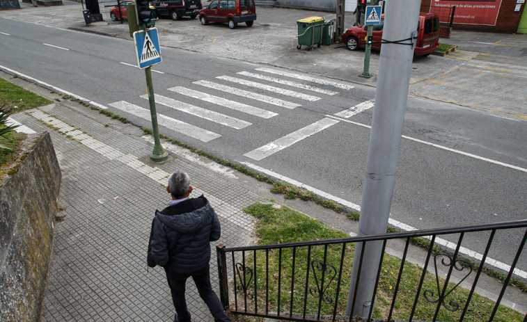 Los vecinos de O Ventorrillo piden hacer accesible un paso de peatones de la avenida de Finisterre