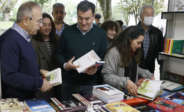 La Feira do Libro de Santiago abre sus puertas en la Alameda hasta el próximo domingo