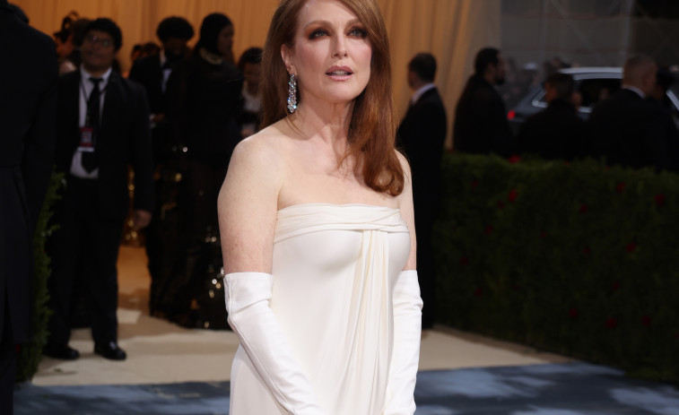 Julianne Moore, en “shock” después de que Donald Trump prohibiera su libro infantil