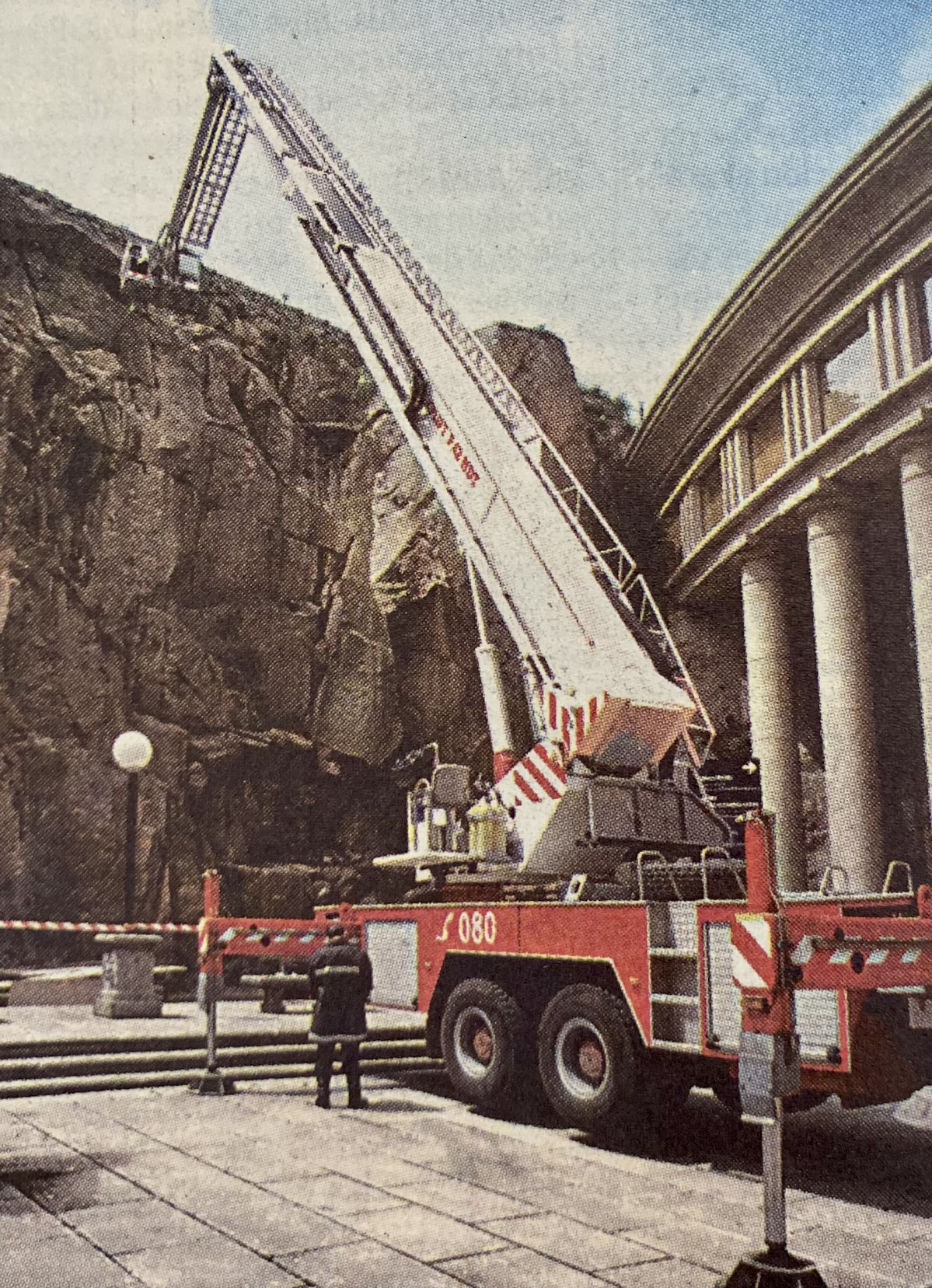 Limpieza cascada palacio de congresos 1997