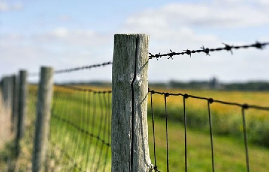 Rescatan a un vecino de Mondoñedo atrapado en un alambre de picos cuando atravesaba una zona de prados