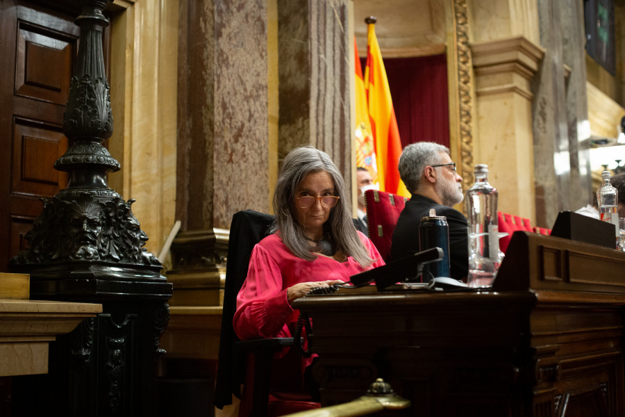 Dimite la secretaria general del Parlament por la plaza de ujier de su hijo