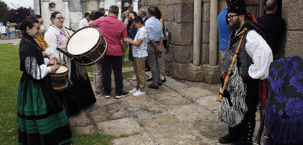 Los vecinos de Dexo celebran el San Antón con música, actividades y una churrascada