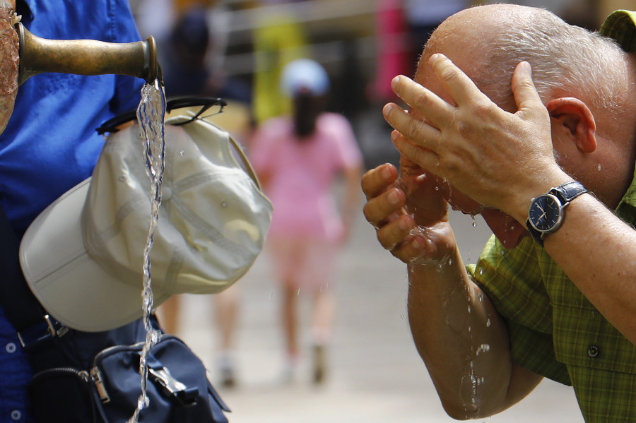 La ola de calor, que durará al menos hasta el jueves, dispara el termómetro