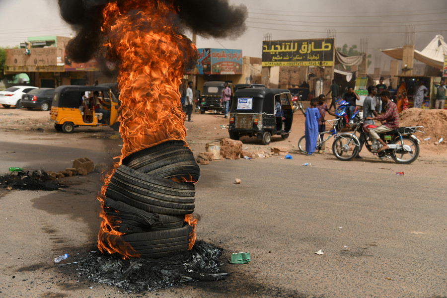 Un nuevo brote de violencia en Darfur causa un centenar de muertos