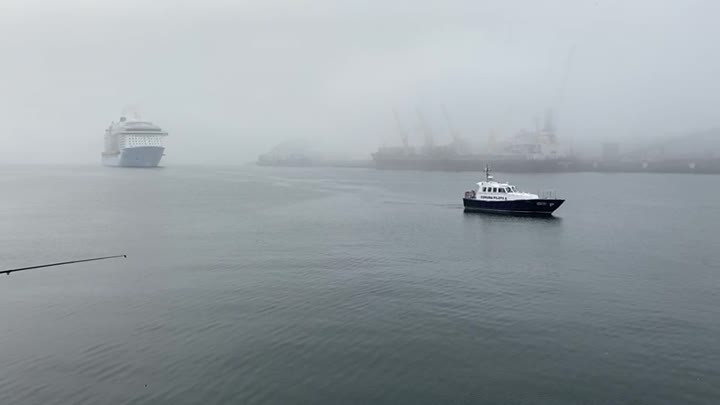 Entrada del Anthem of the Seas en el puerto de A Coruña