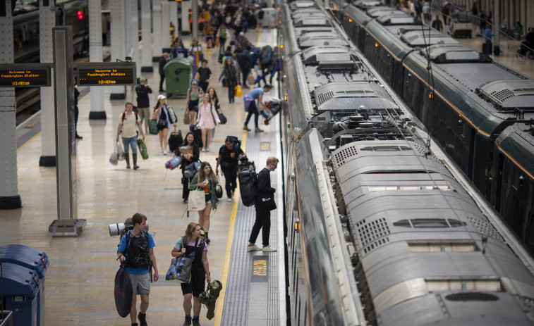 Tercer día de huelga ferroviaria en Reino Unido mientras sigue la negociación