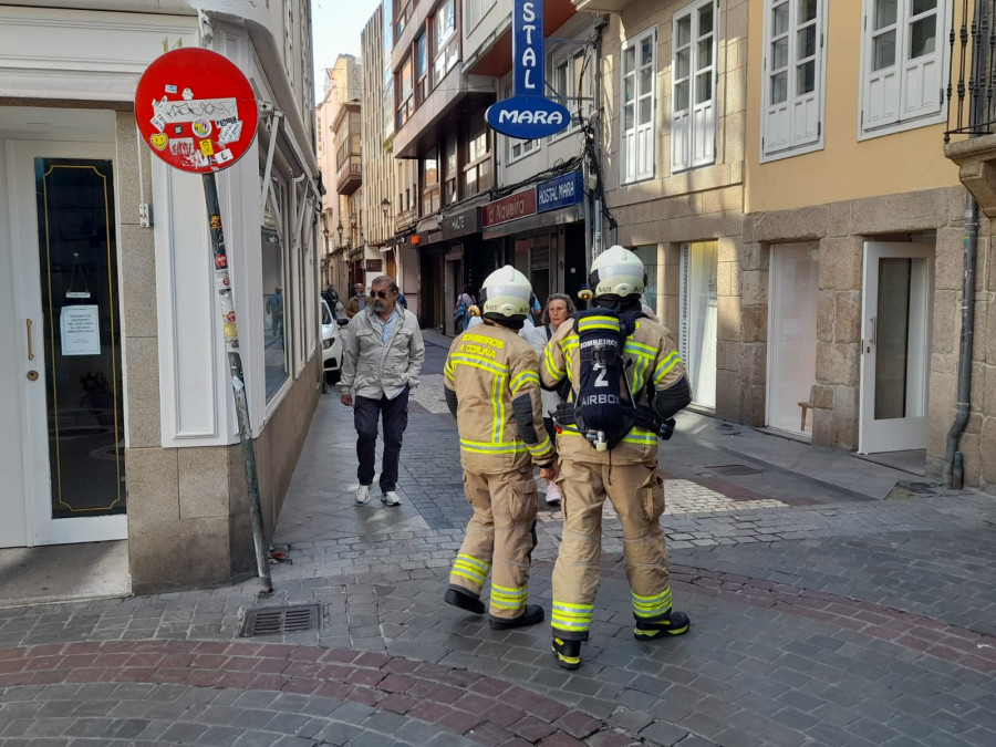 Los bomberos acuden a la calle Galera por un posible escape de gas