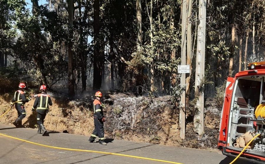 Cambre registra el primer incendio del verano en el área en A Pena da Nosa Señora