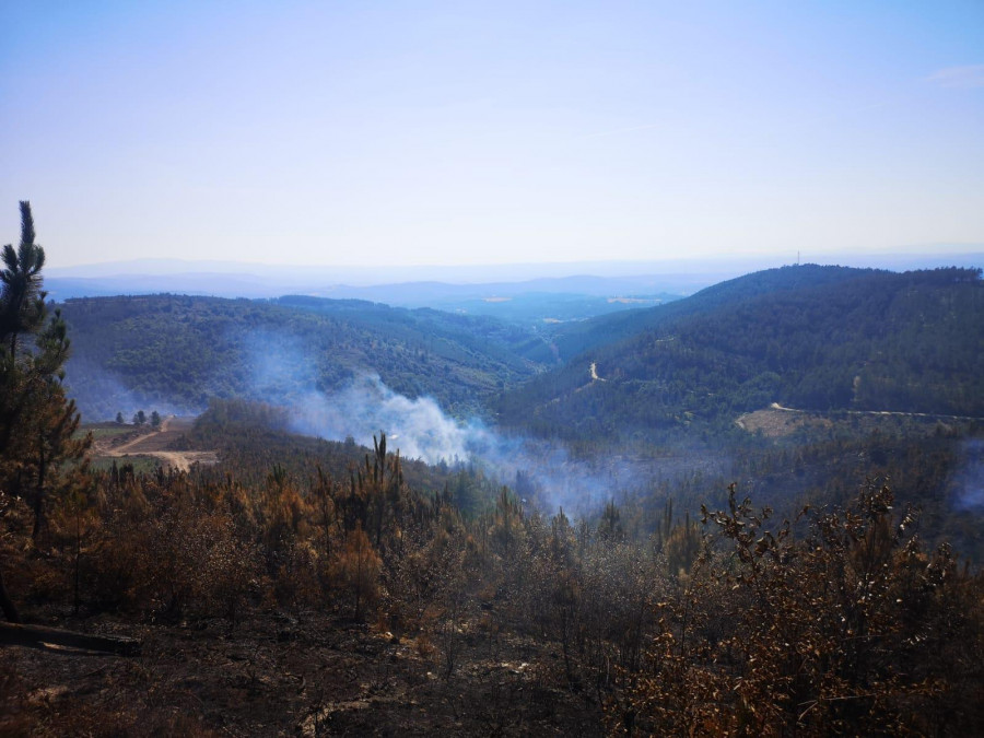 Las emergencias de la comarca se vuelcan en la extinción de incendios en Lugo y Ourense