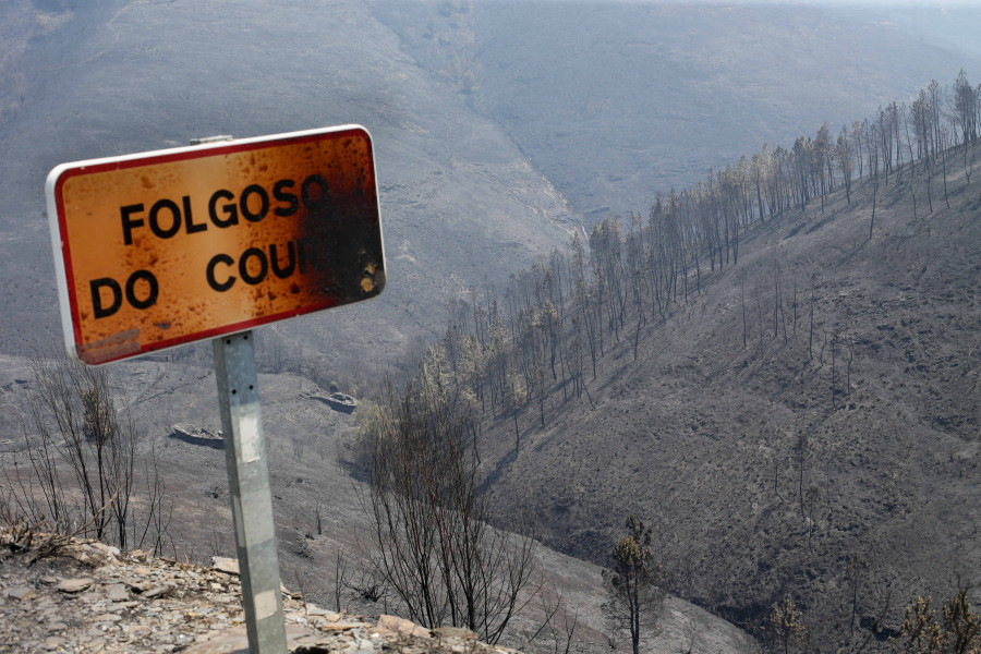 Extinguido el incendio de O Courel tras quemar 11.000 hectáreas durante dos semanas