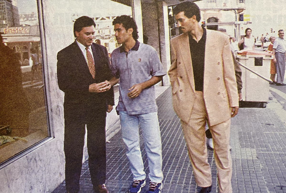 Lucido Ribeiro, con Salaheddine Bassir y el hermano de este