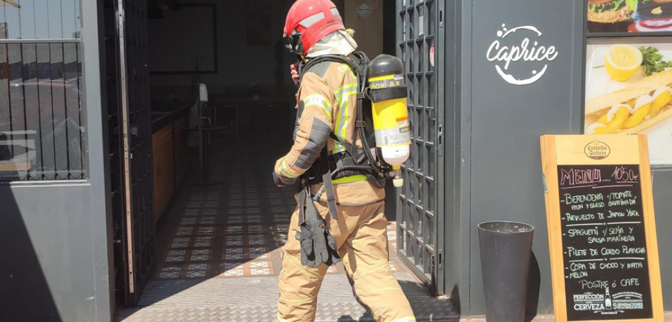 Cuatro heridos en un incendio en un establecimiento de hostelería en Parque Oleiros