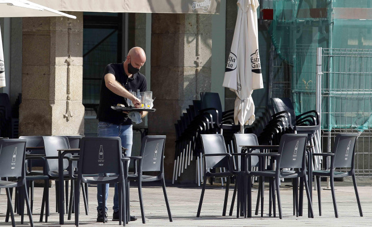 La bajada del paro continua en julio, pero se modera