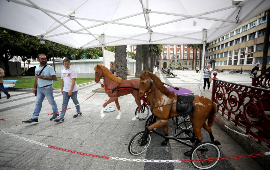 Mostrart exhibe los caballitos que marcaron la infancia en Méndez Núñez