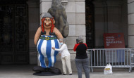 Las figuras de Viñetas desde o Atlántico llenan de color y alegría las calles de A Coruña