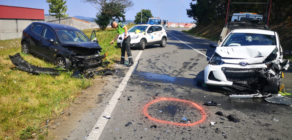 Tres personas resultan heridas de gravedad en un accidente en Bergondo