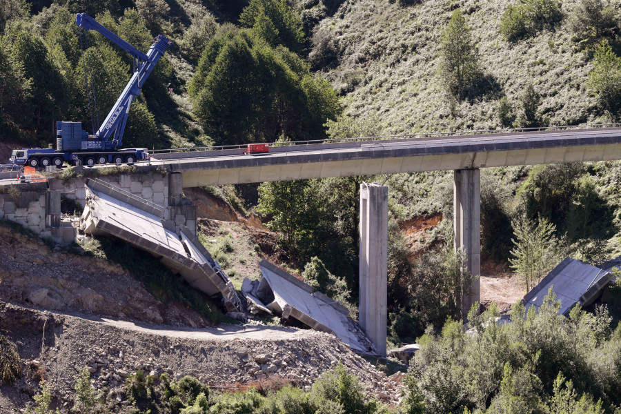 Galicia y Castilla y León exigen concretar la reconstrucción del viaducto de la A-6