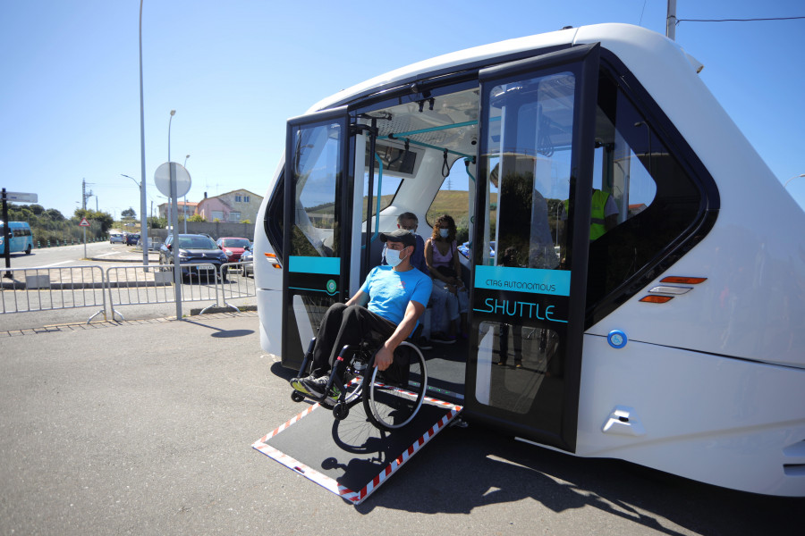 Calvelo considera muy positiva la experiencia del fin de semana con el autobús eléctrico autónomo gallego