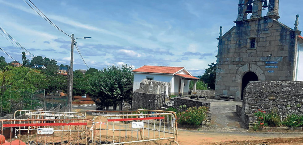 Bergondo inicia los trabajos para instalar una red de saneamiento en el entorno de la iglesia de Ouces