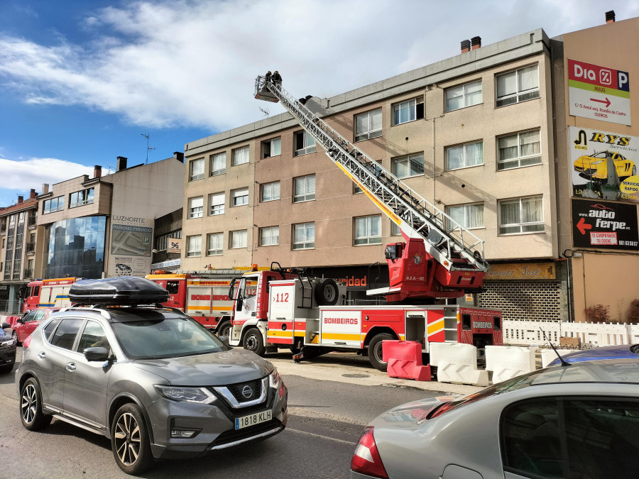 Un incendio en un desván hace saltar las alarmas en Perillo