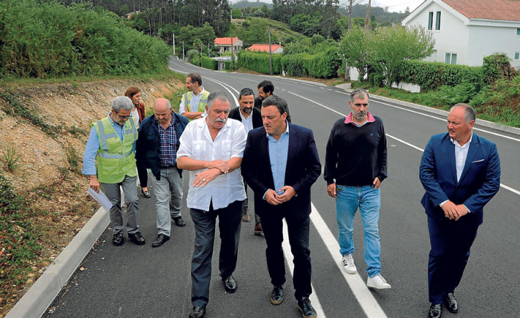 La Diputación destaca que mejoró la seguridad en dos carreteras de Oleiros con 1,2 millones