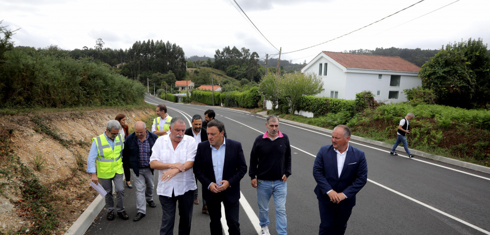 La Diputación destaca que mejoró la seguridad en dos carreteras de Oleiros con 1,2 millones